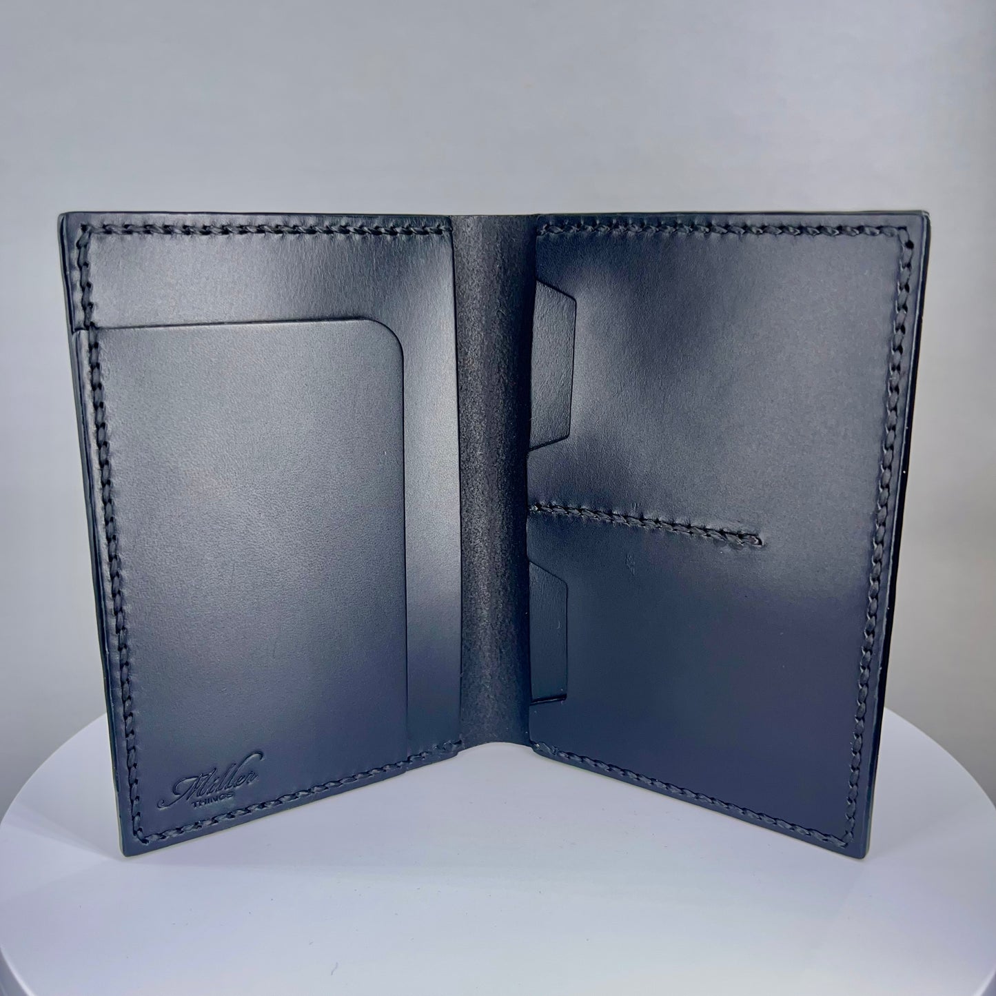 MINIMALIST PASSPORT COVER - black