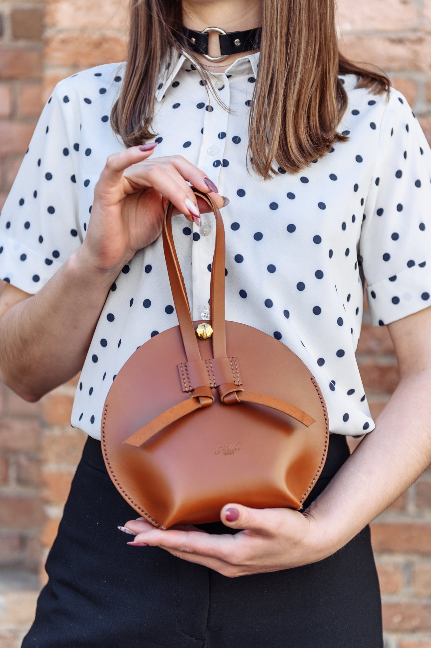 ROUND CLUTCH COGNAC